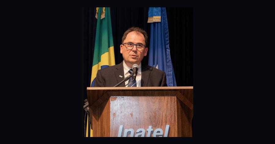 Carlos Nazareth Motta Marins, diretor do Inatel, durante discurso de posse