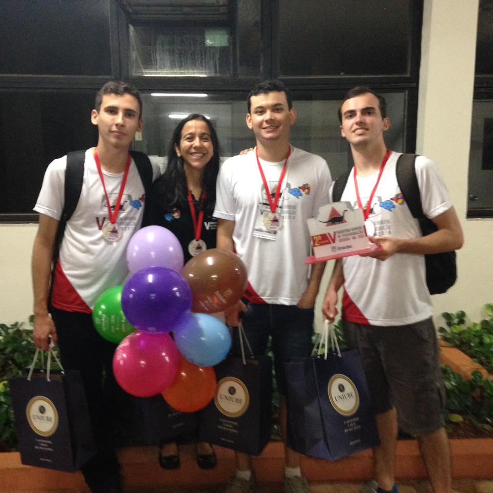 Dâmi Henrique, ao centro, Vice-Campeonato na Maratona Mineira de Programação