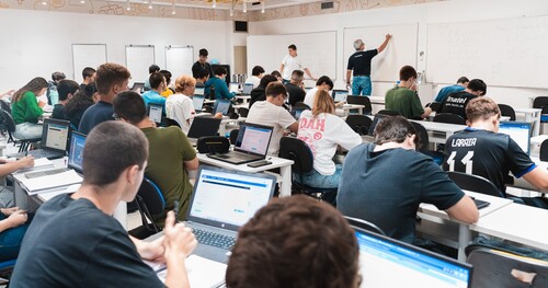 Empresas, ONGs e entidades governamentais podem apresentar demandas que serão trabalhadas por estudantes de Engenharia de Computação e Engenharia de Software