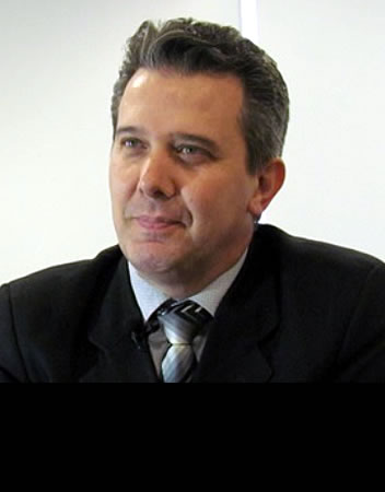 Dr. Maximiliano Salvadori Martinhão
