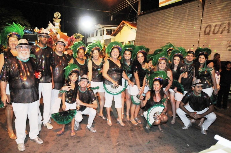 inatel-desfile-carnaval-2012-1