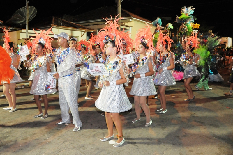 inatel-desfile-carnaval-2012-3