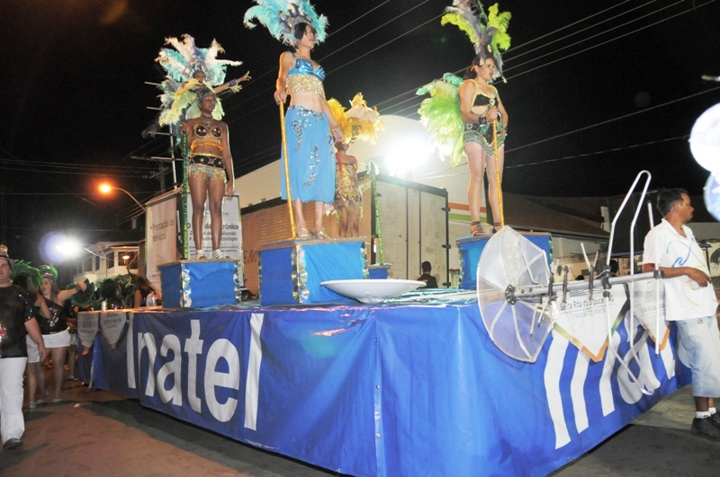 inatel-desfile-carnaval-2012-6
