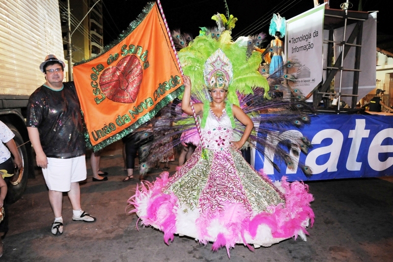 inatel-desfile-carnaval-2012-4