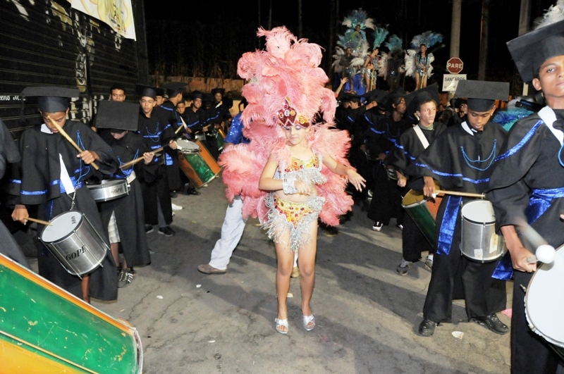 inatel-desfile-carnaval-2012-5