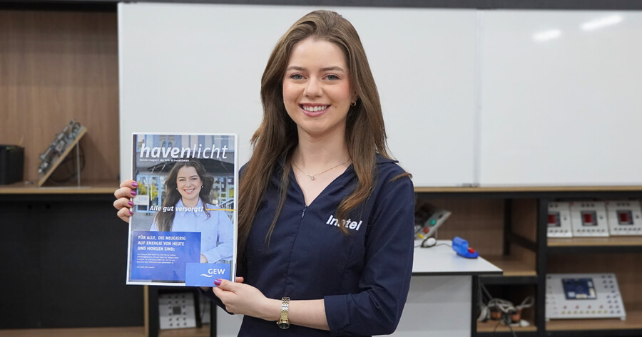 A dupla diplomação abriu caminhos para Júlia atuar na área de energia, onde aprende e contribui com os conhecimentos adquiridos na formação internacional.