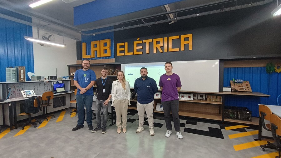Equipe da CCK também visitou o Laboratório de Engenharia Elétrica do Inatel
