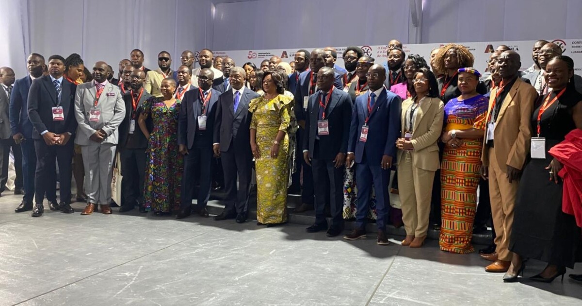 Evento reuniu expatriados angolanos que atuam fora do país e contribuem para o desenvolvimento nacional.