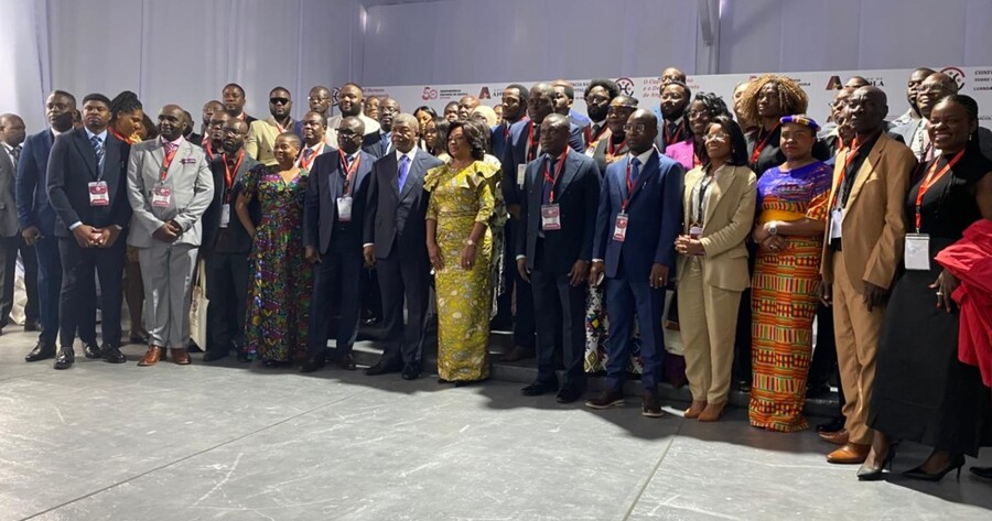 Evento reuniu expatriados angolanos que atuam fora do país e contribuem para o desenvolvimento nacional.