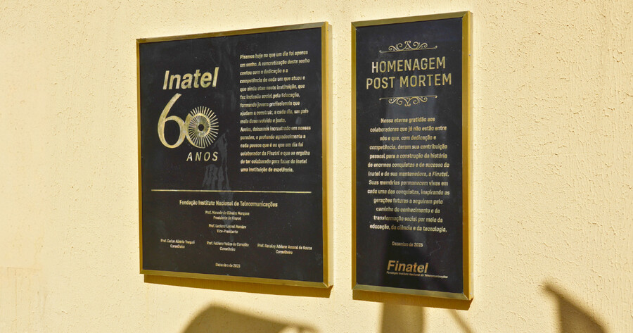 Gesto simboliza o reconhecimento da Finatel àqueles que ajudaram a construir o Instituto.