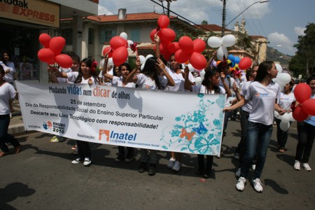 imagem-lixo-eletronico-passeata2