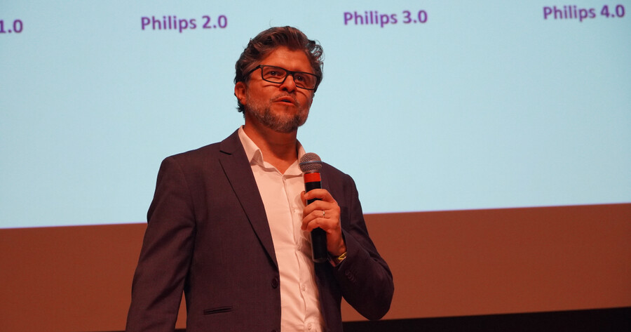 O palestrante da noite, Vagner Santana, ressalta o papel da tecnologia para equipamentos médicos duráveis e acessíveis.
