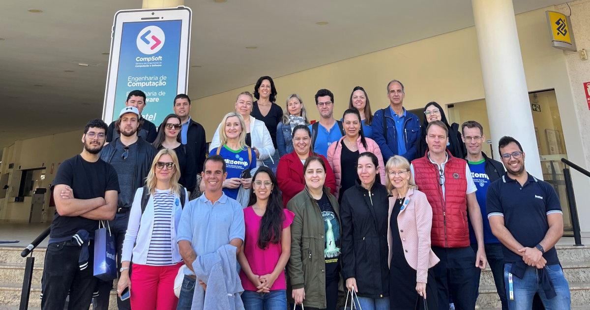 Representantes do Consórcio HEIComp em visita ao Inatel, em 2023